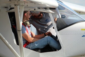 Einweisung im Flugzeug